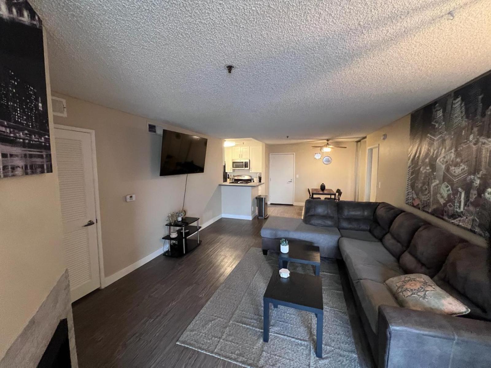 לוס אנג'לס Hollywood Two Bedroom & Free Two Parking Spots Apartment מראה חיצוני תמונה